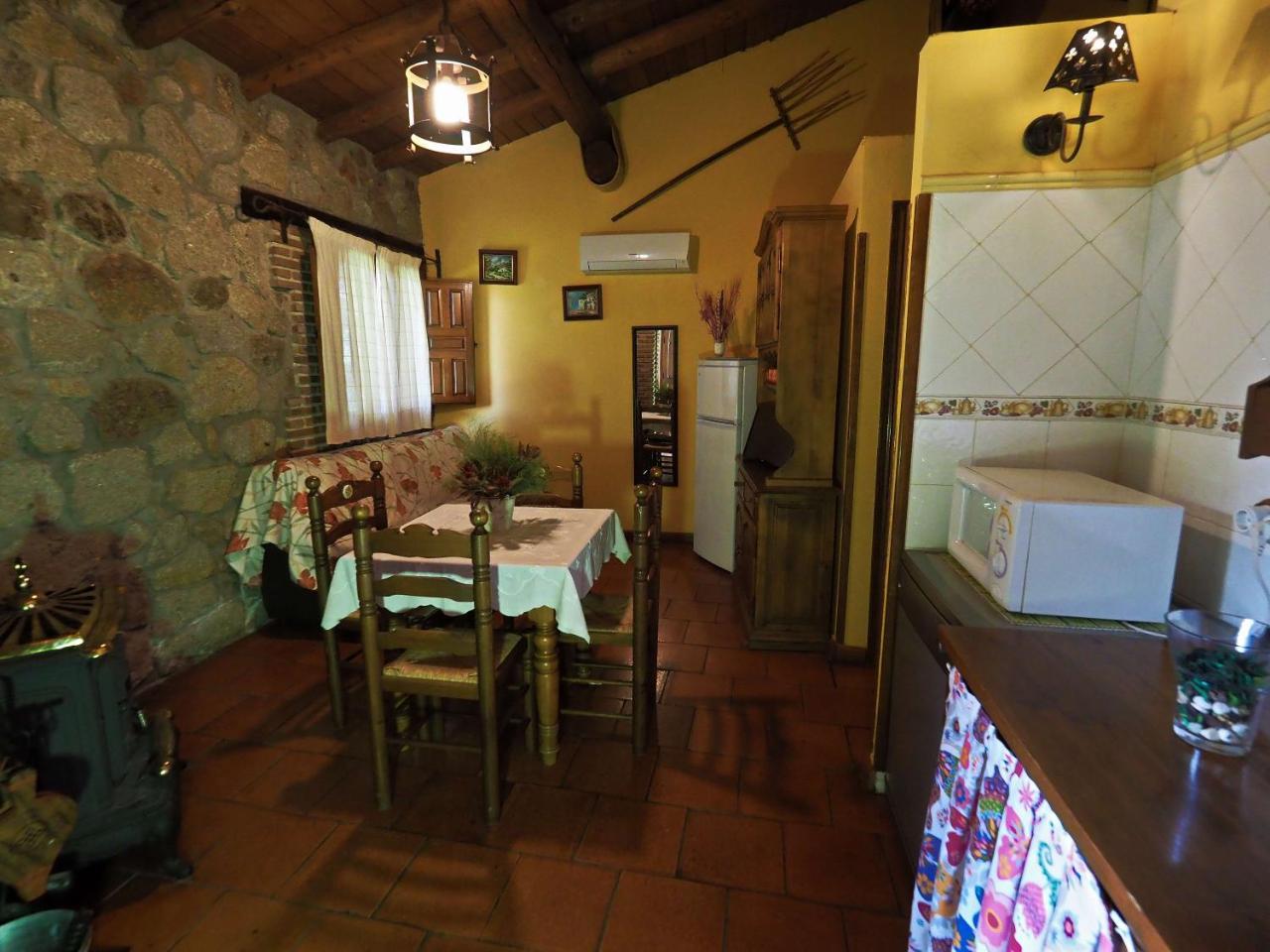 Casas Rurales Las Praderas Guest House Poyales Del Hoyo Exterior foto